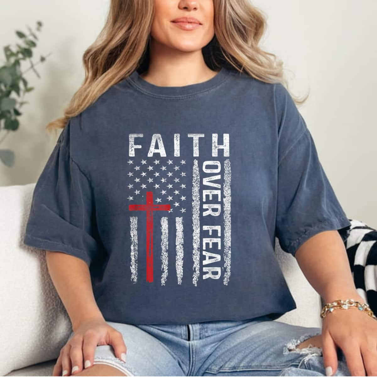 Faith Over Fear Cool American USA Flag Christian Cross Jesus T-Shirt