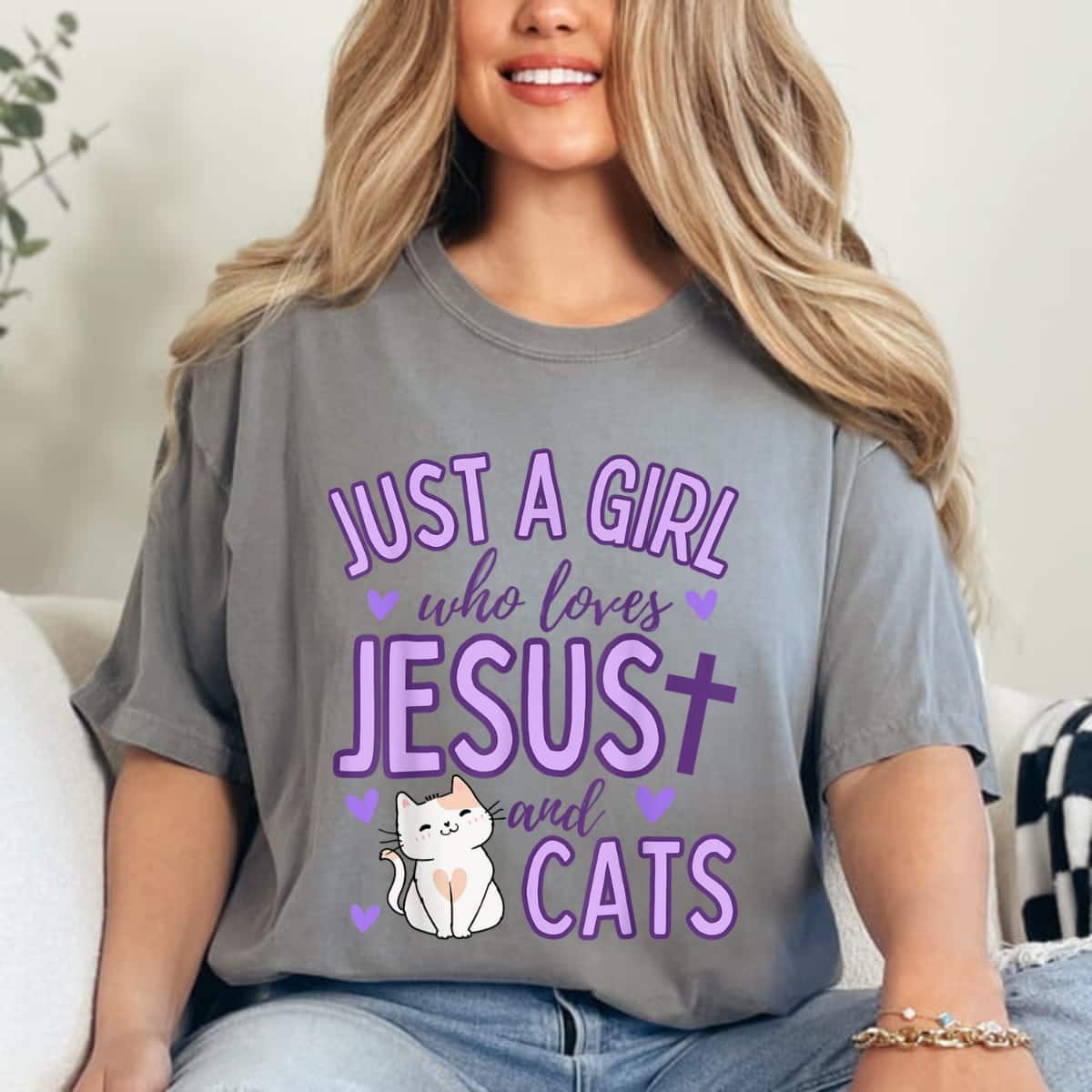 Christian Cute Gift Just A Girl Who Loves Jesus And Cat T-Shirt