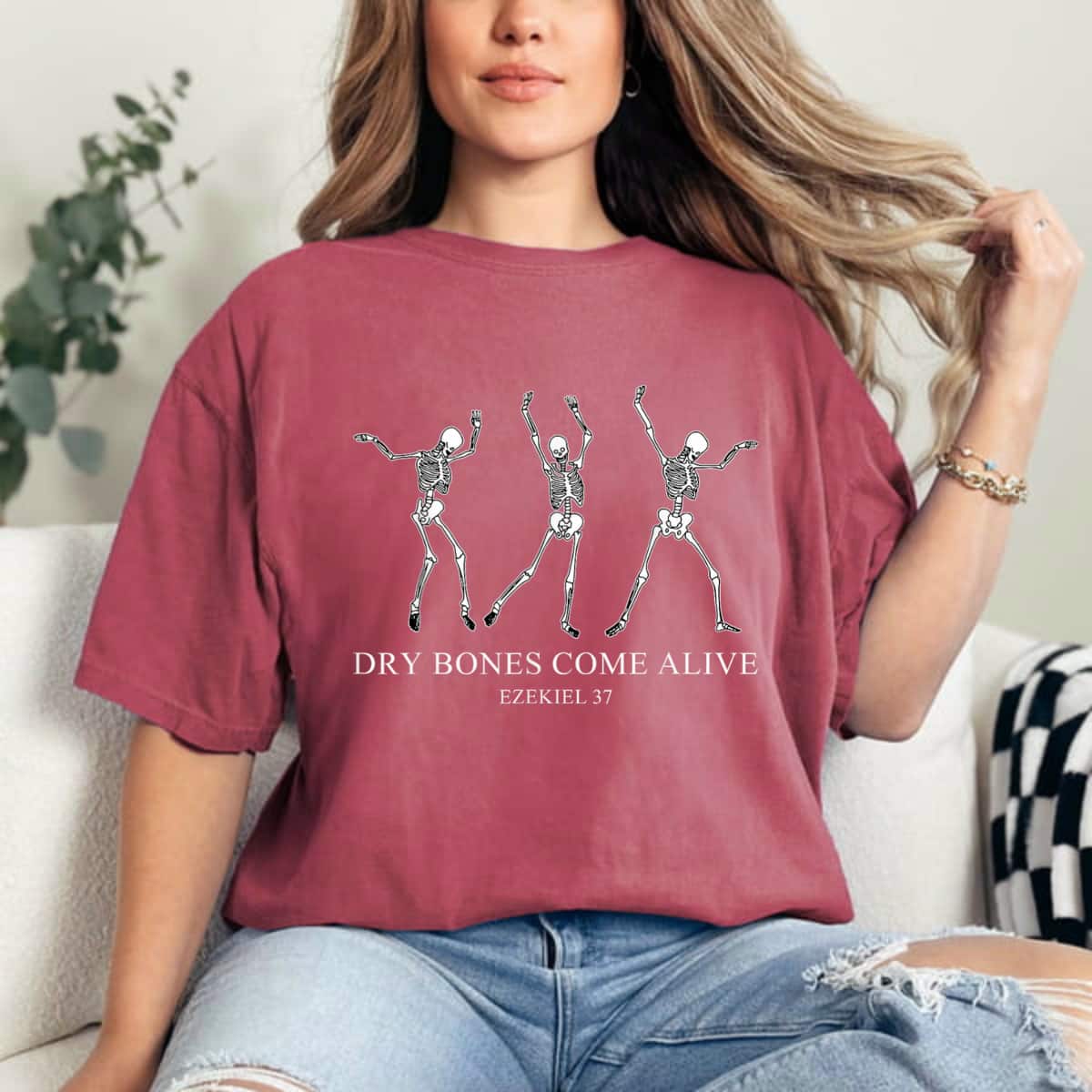 Halloween Christian Gift Dry Bones Come Alive Ezekiel 37 T-Shirt